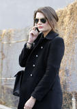 Mischa Barton ( Миша Бартон ) - Страница 2 Th_41843_Robynfan01_-_Mischa_out_in_Soho_with_dog_821_122_101lo