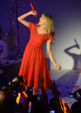 th_50240_Preppie_Taylor_Swift_turns_on_the_Westfield_Christmas_Lights_77_122_202lo.jpg
