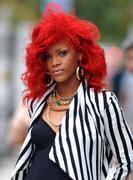 th_95704_Rihanna_shoots_Whats_My_Name_in_NYC_219_122_365lo.jpg