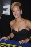 th_97028_celebrity-paradise.com_Rihanna_Best_0059_123_37lo.jpg