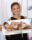 th_91284_celebrity-paradise.com-The_Elder-Bar_Refaeli_2010-02-09_-_Sports_Illustrated_Swimsuit_24-7_NY_Launch_Party_171_122_372lo.jpg