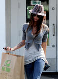 th_28780_Megan_Fox_out_and_about_in_Los_Angeles_7_122_448lo.jpg