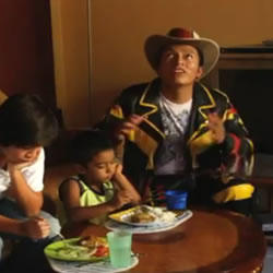 Comercial ‘Sabroson’ con Delfin, hasta el Fin