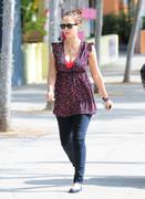 th_304721928_Celebutopia_NET.Jessica_Alba_goes_elementary_school_hunting_in_West_Hollywood.03_16_2011.HQ.3_122_569lo.jpg