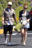th_71504_Preppie_-_Jessica_Biel_shopping_at_Whole_Foods_in_Brentwood_-_July_4_2009_2282_122_588lo.jpg