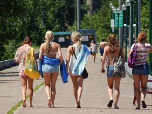 Group-of-Sexy-Teens-at-the-Beach-l1rwls4htw.jpg