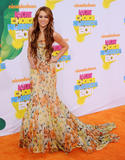 http://img250.imagevenue.com/loc227/th_23431_celebrity_paradise.com_TheElder_MileyCyrus38_122_227lo.jpg