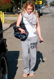 http://img250.imagevenue.com/loc369/th_03721_Celebutopia-Hilary_Duff_leaving_pilates_class_in_Toluca_Lake-10_122_369lo.JPG