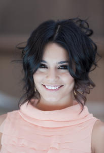 http://img250.imagevenue.com/loc476/th_772199871_VanessaHudgens_6thAnnualPowerofYouthEvent_7_122_476lo.jpg