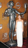 http://img250.imagevenue.com/loc516/th_00387_celebrity_paradise.com_TheElderNataliePortman_23_122_516lo.jpg