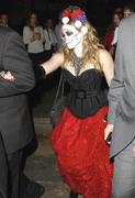 http://img250.imagevenue.com/loc539/th_419620544_Hilary_Duff_Goes_To_a_Halloween_Party22_122_539lo.jpg