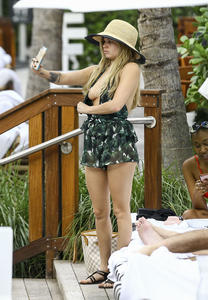 Chanel West Coast â€“ Swimsuit Candids in Miami (Nipslip)-05mkr4h7pp.jpg